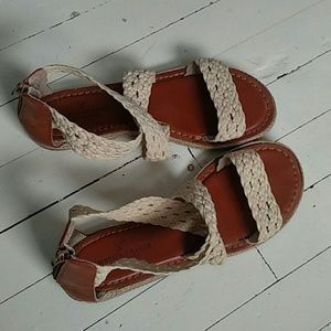 American Eagle sandles